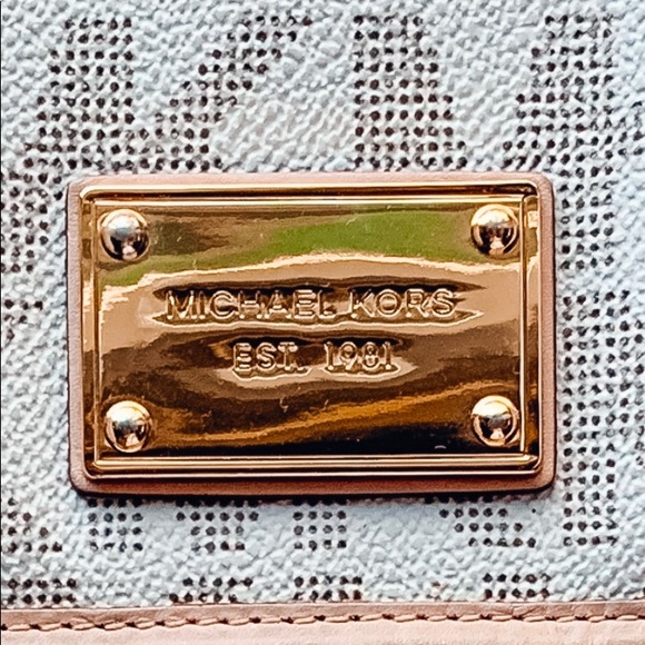 Micheal Kors computer case/ laptop bag or oversized clutch - Picture 4 of 4